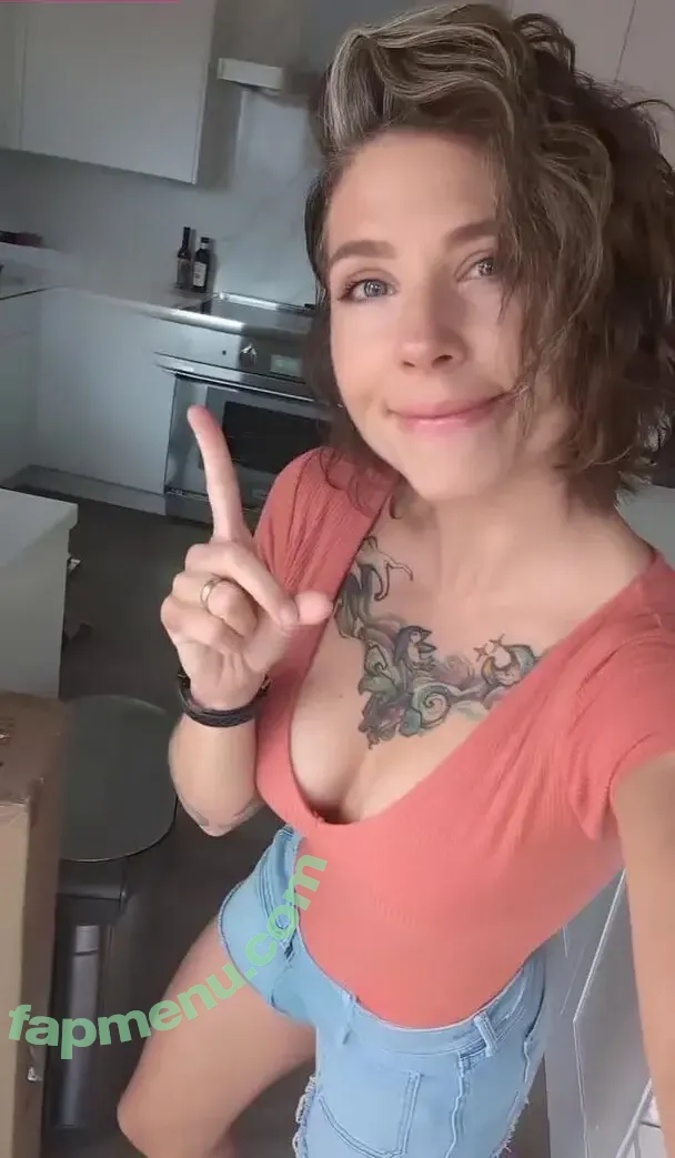 Soe Gschwind nude photo #0272 (soe.gschwind)