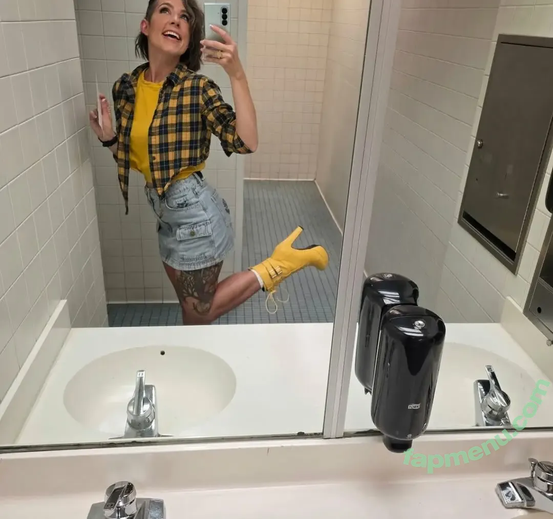 Soe Gschwind nude photo #0300 (soe.gschwind)