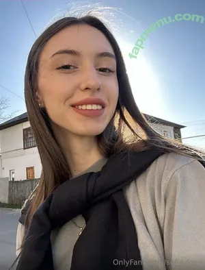 sofia-foxy / sofiafoxyy nude photo #0004