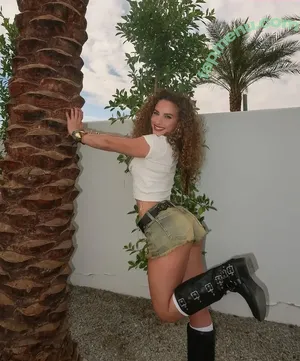 Sofie Dossi / sofiedossi nude photo #0433