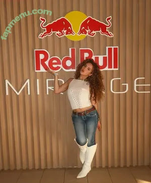 Sofie Dossi / sofiedossi nude photo #0434