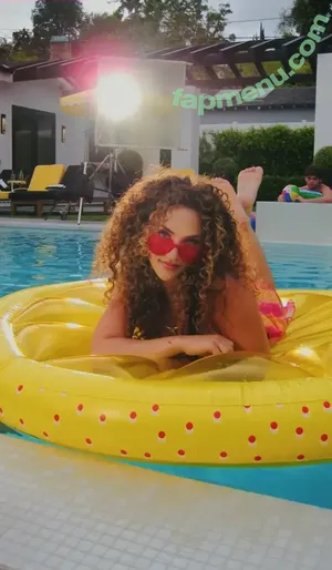 Sofie Dossi / sofiedossi nude photo #0526