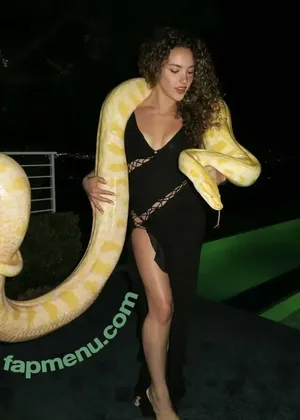 Sofie Dossi / sofiedossi nude photo #0538