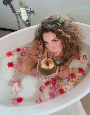 Sofie Dossi / sofiedossi nude photo #0588