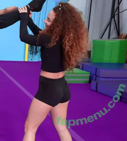 Sofie Dossi nude photo #0195 (sofiedossi)