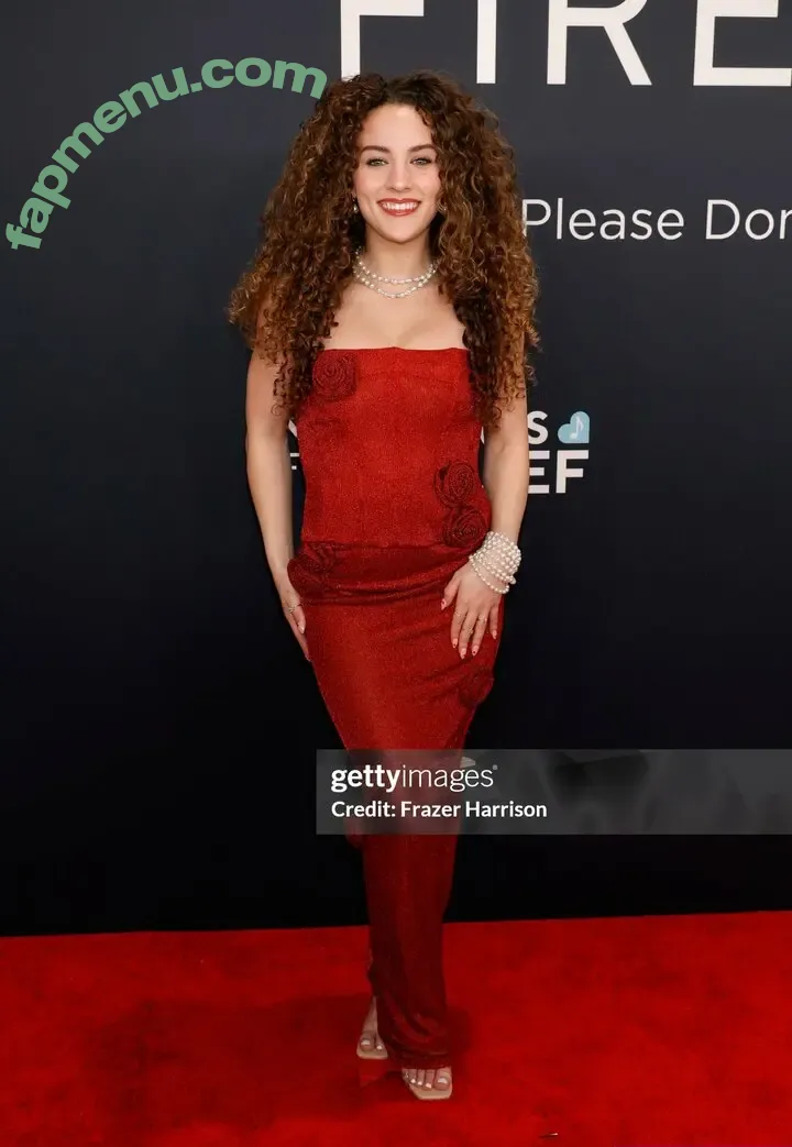 Sofie Dossi nude photo #0510 (sofiedossi)