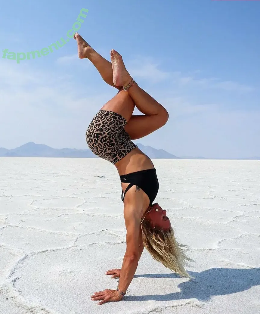 Sol Ruca nude photo #0101 (solrucawwe / solrvca)