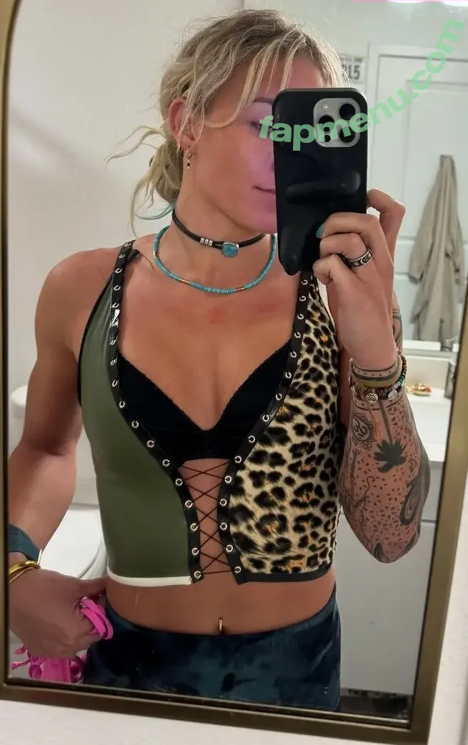 Sol Ruca nude photo #0507 (solrucawwe / solrvca)