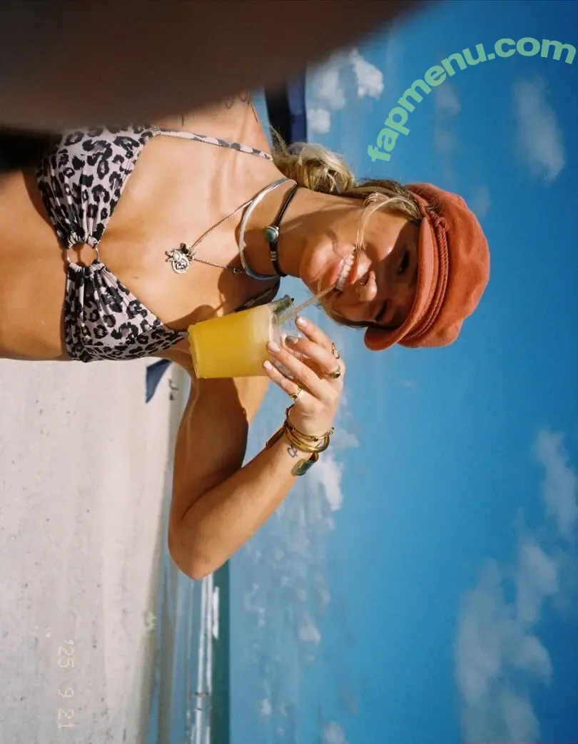 Sol Ruca nude photo #0806 (solrucawwe / solrvca)