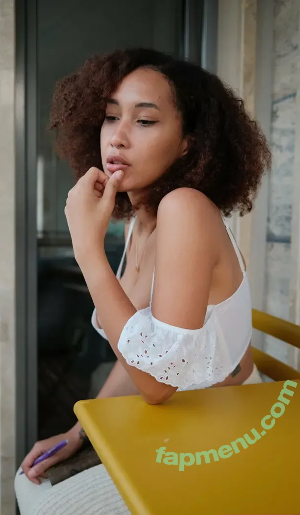 solangehere nude photo #0006 (solangehere__)