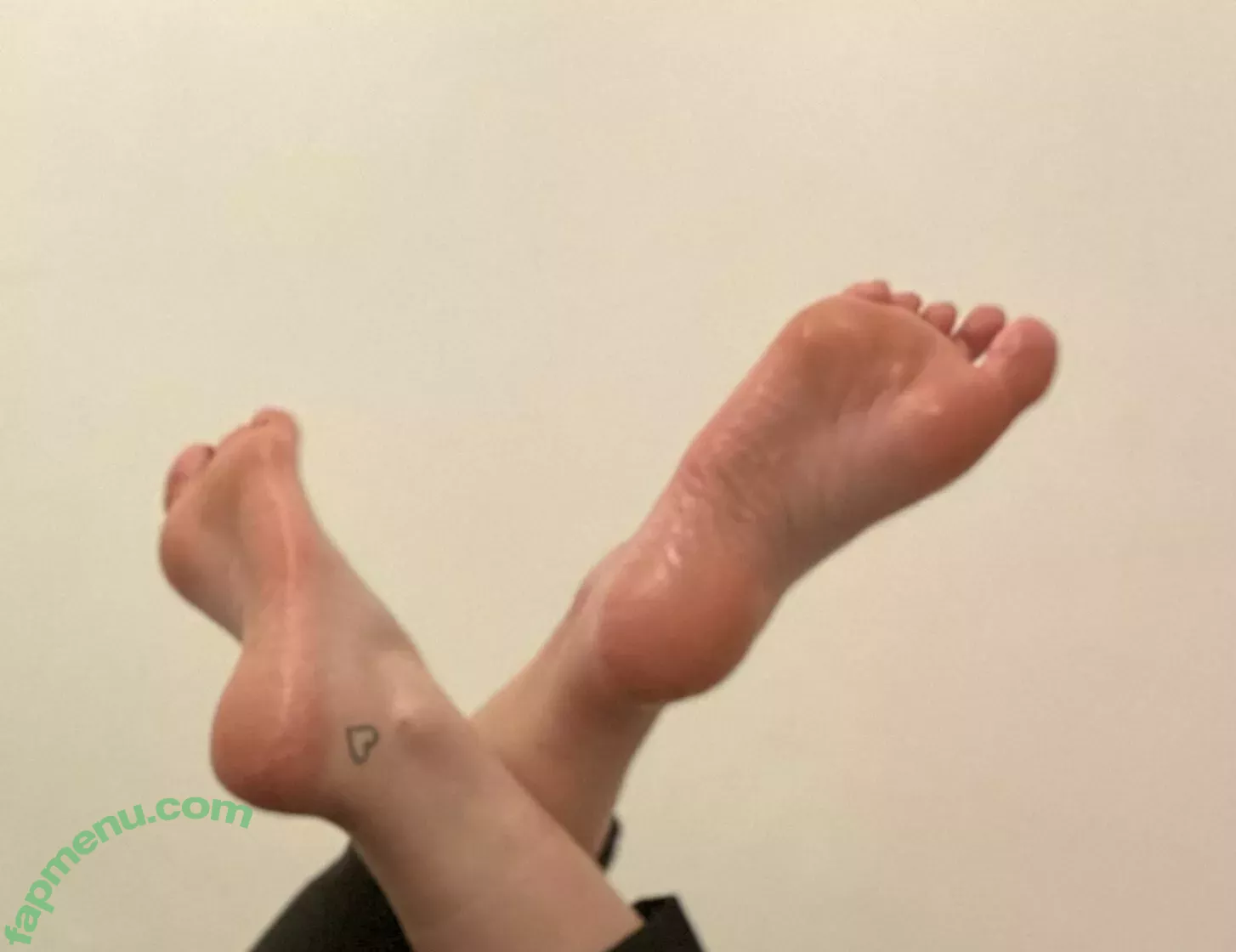 solearchfeet nude photo #0203 (solefeet.20)