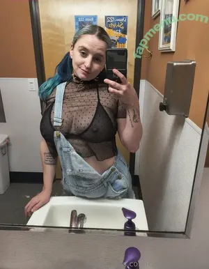 SomeDrunkBish / CoinLaundryLoser / coinlaundrycam nude photo #0036