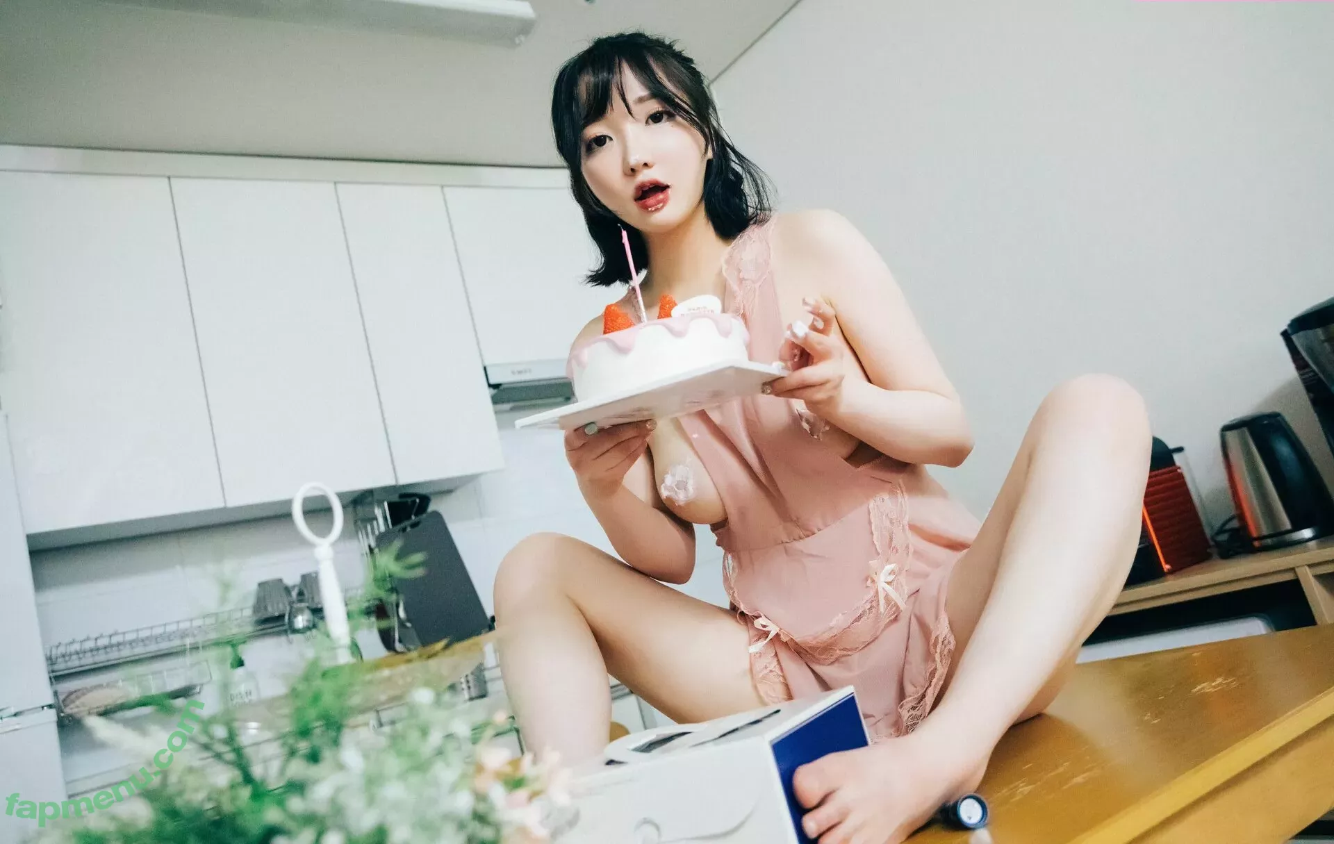 Son Ye Eun nude photo #0843 (BJ Eunsora 은소라 / Yenny / ye._eun_s2 / yeeny618 / yeeunz1 / 손예은)