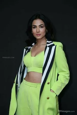 Sonal Chauhan / sonalchauhan nude photo #0031