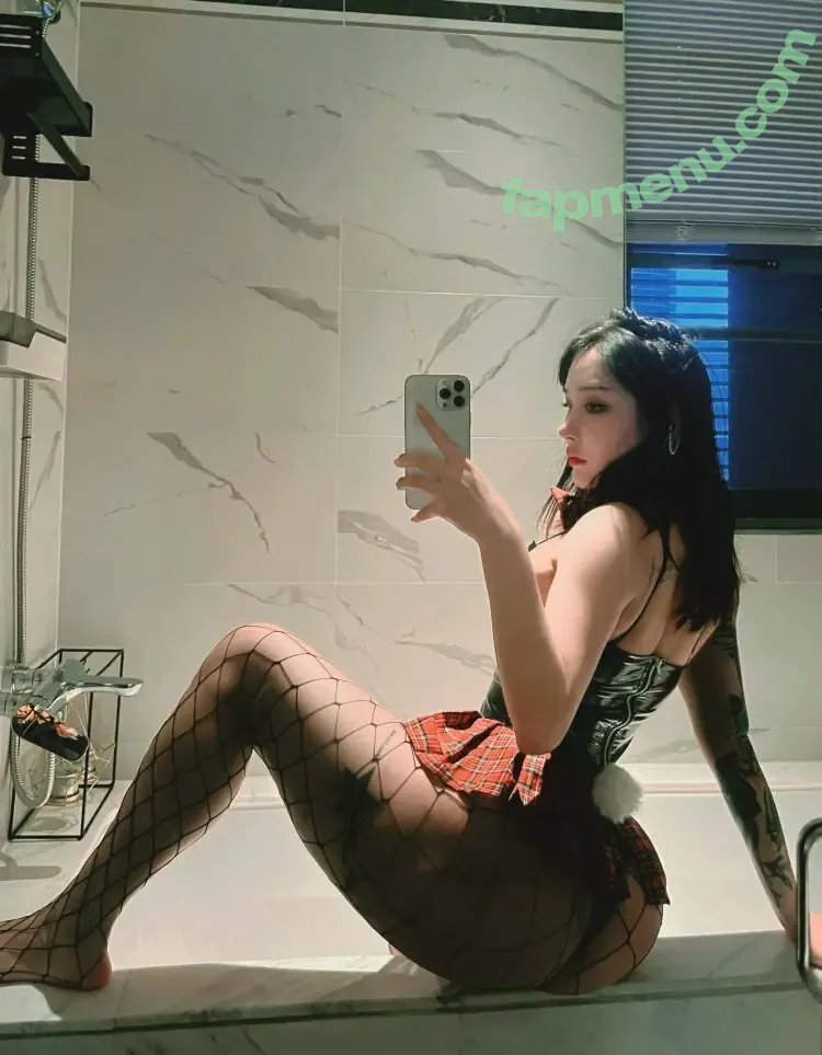 Songyuxin Hitomi nude photo #0215 (Songyuxin_Hitomi)