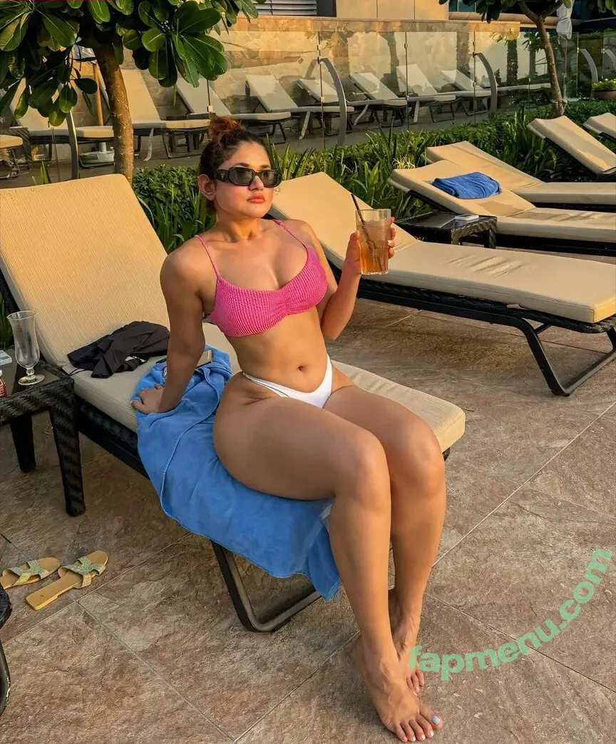 Soniya Singh nude photo #0005 (Soniya Singh)