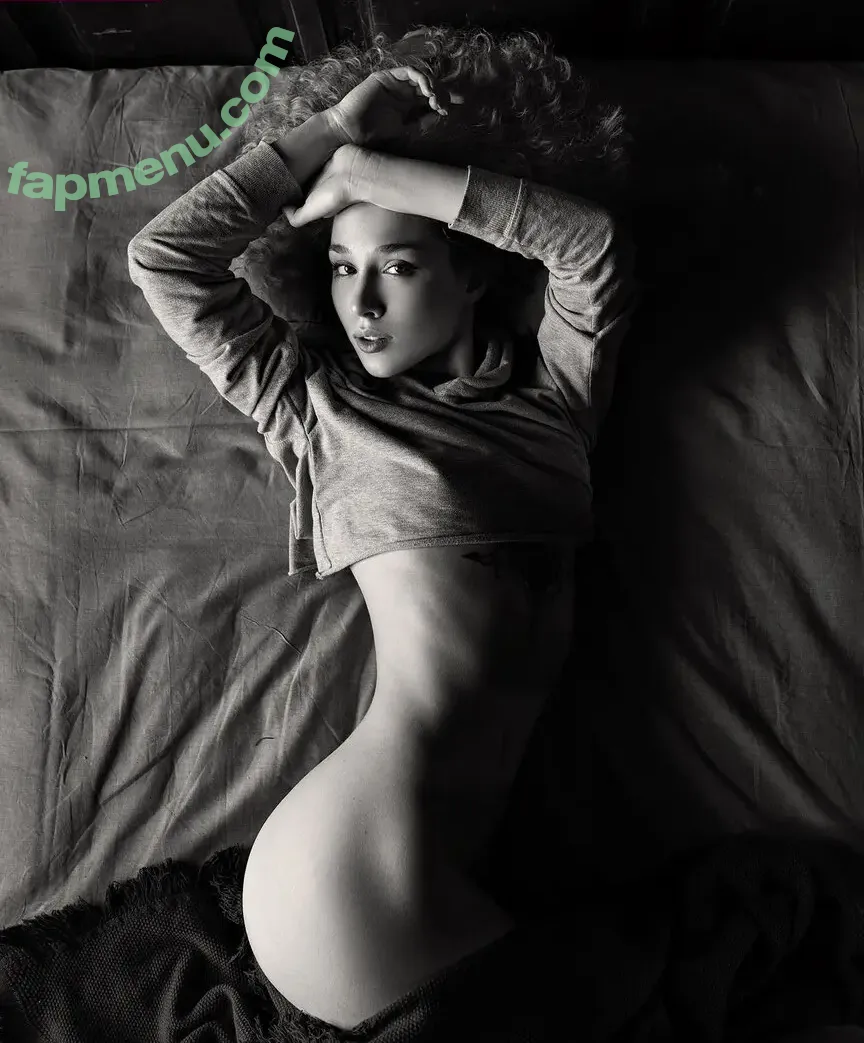Sonya Fuzeyn nude photo #0026 (sonjjasonya)