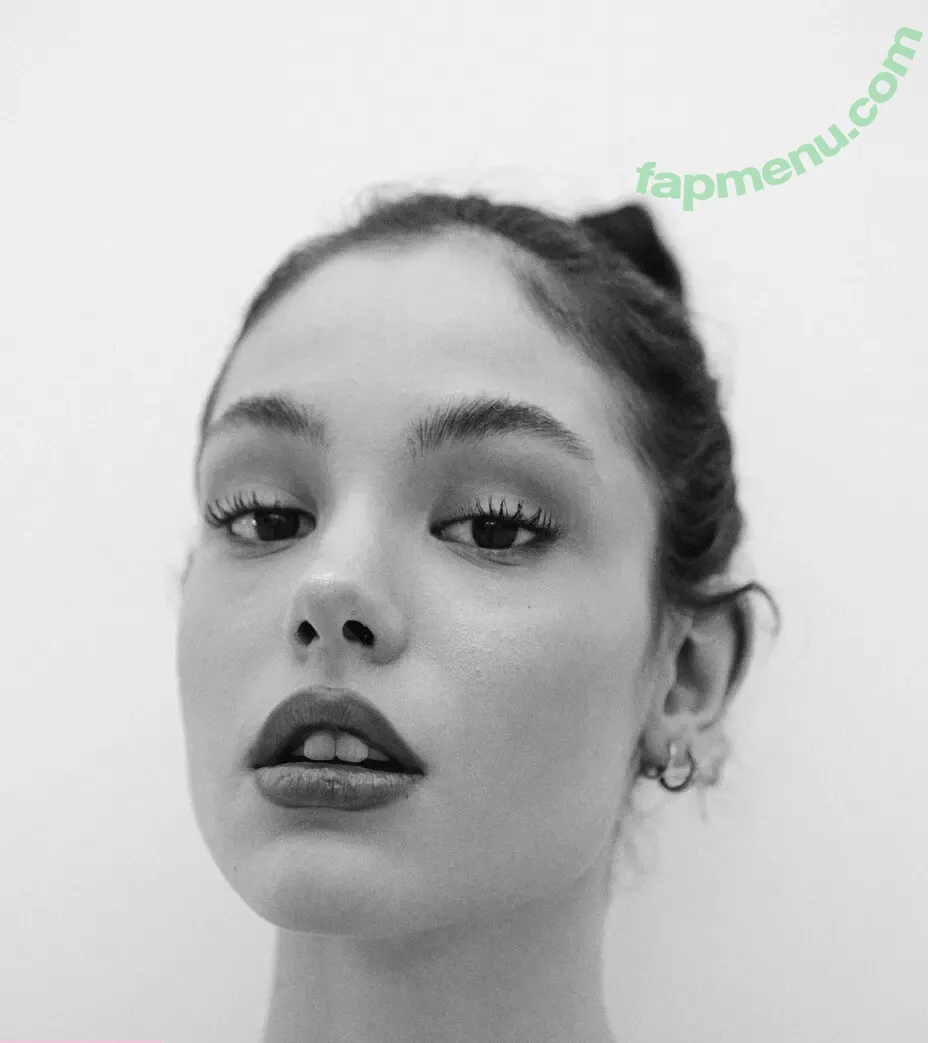 Sonya Zoloeva nude photo #1065 (Model / sonyazoloeva)