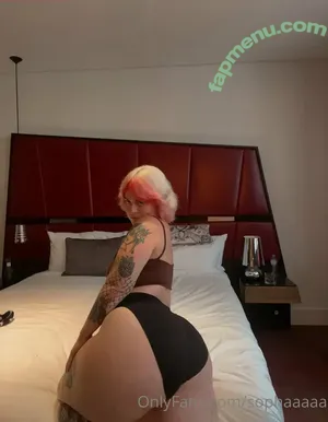 Soph Lewis / sophaaaaa nude photo #0029