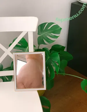 Soph Lewis / sophaaaaa nude photo #0038