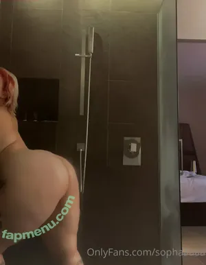 Soph Lewis / sophaaaaa nude photo #0041