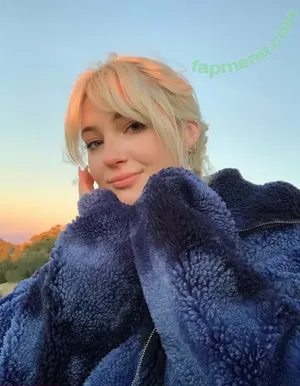 soph8983 / Sophie43 / l3avem3alone / sophia8983 nude photo #0427