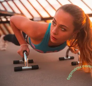 Sophia Floersch / sophiafloersch nude photo #0027