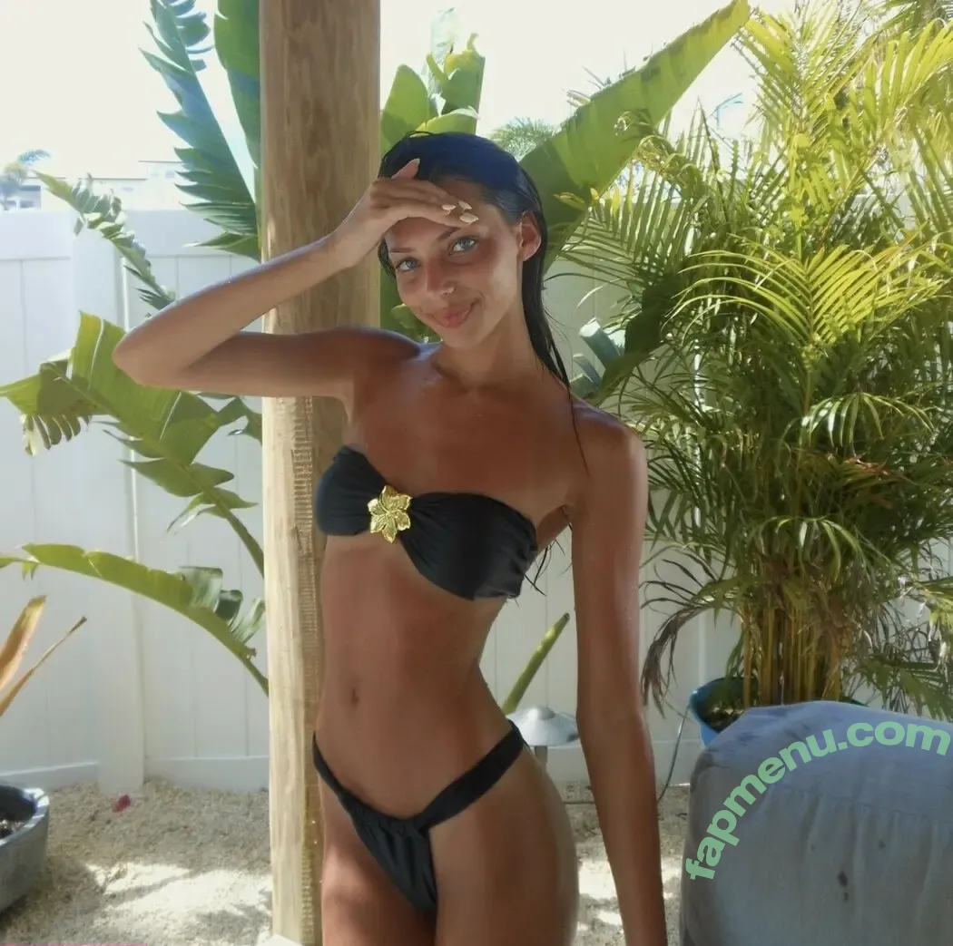 Sophia Horvath nude photo #0020 (sofia.amalia / sofiaahorvath)