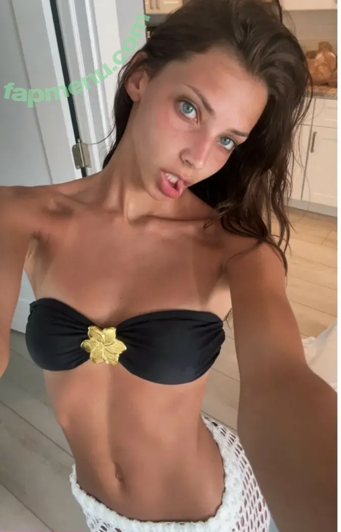 Sophia Horvath nude photo #0023 (sofia.amalia / sofiaahorvath)