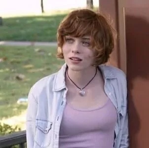 Sophia Lillis / sophialillis nude photo #0020