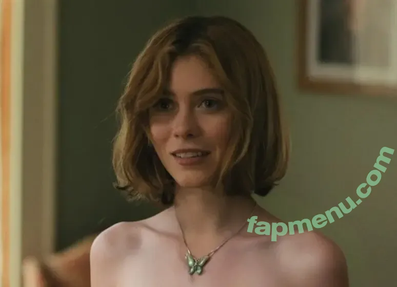 Sophia Lillis nude photo #0155 (sophialillis)