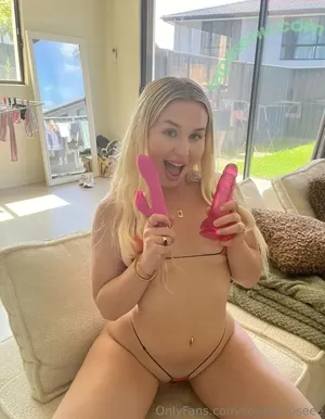 sophia.roseee / sophiarose92 nude photo #0004