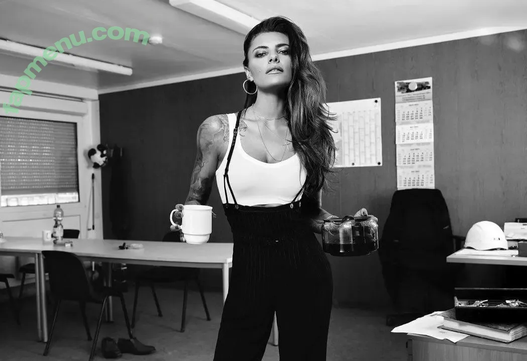 Sophia Thomalla nude photo #0027 (sophiathomalla / thomallasophia)