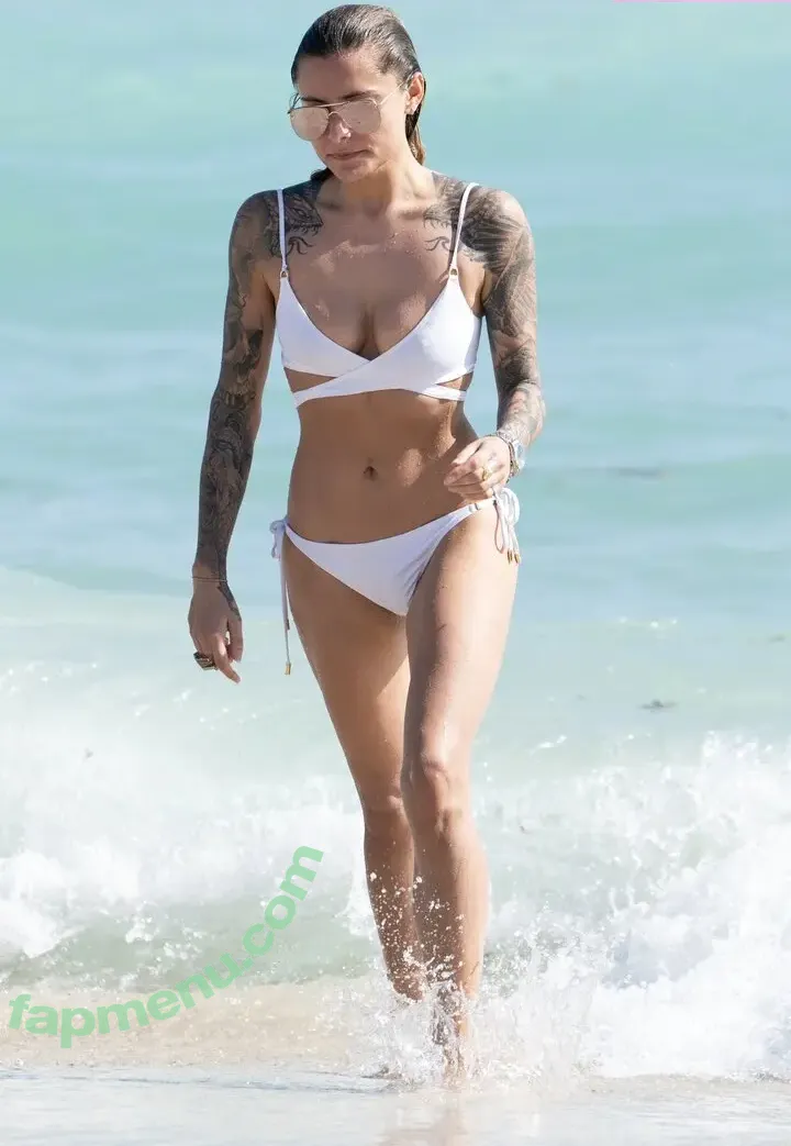 Sophia Thomalla nude photo #0096 (sophiathomalla / thomallasophia)