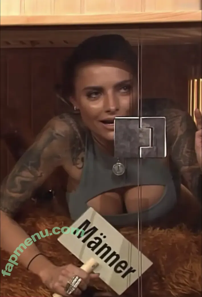 Sophia Thomalla nude photo #0301 (sophiathomalla / thomallasophia)