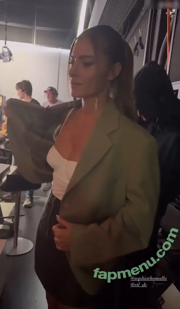 Sophia Thomalla nude photo #0472 (sophiathomalla / thomallasophia)