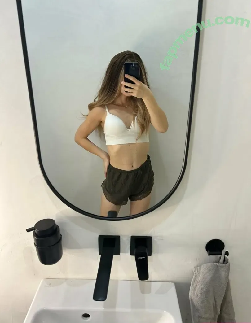 sophia.weiss nude photo #0002 (sophiaweissfh)