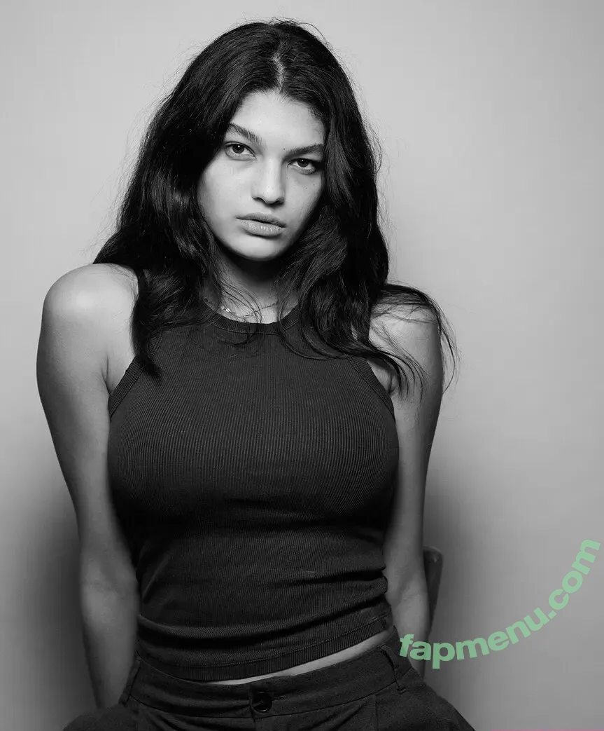 Sophie Alice nude photo #0090 (soph.alicex)