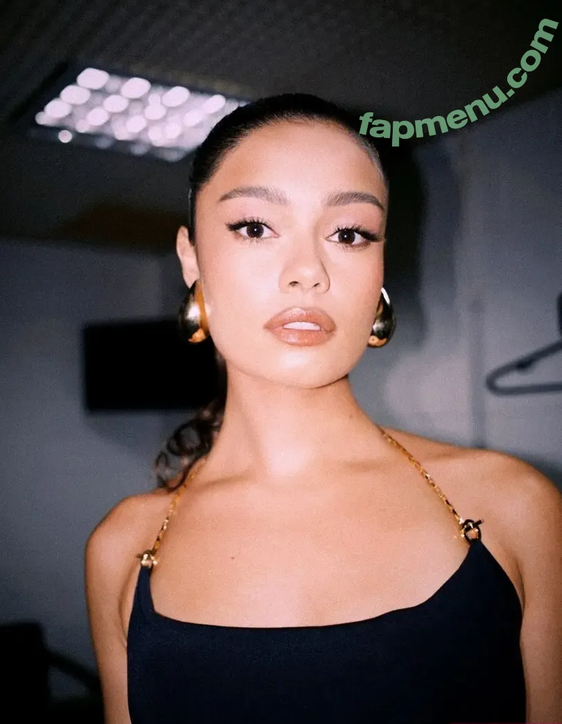 Sophie Charlotte nude photo #0151 (sophiecharlotte1)