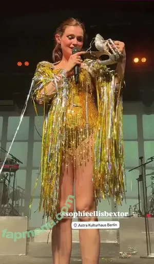 Sophie Ellis-Bextor / sophieellisbextor nude photo #0280