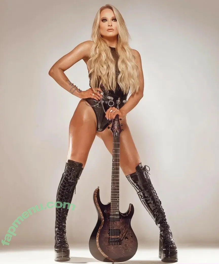 Sophie Lloyd nude photo #0020 (SophieGuitar / sophieguitar_)