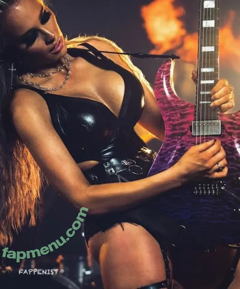 Sophie Lloyd nude photo #0050 (SophieGuitar / sophieguitar_)