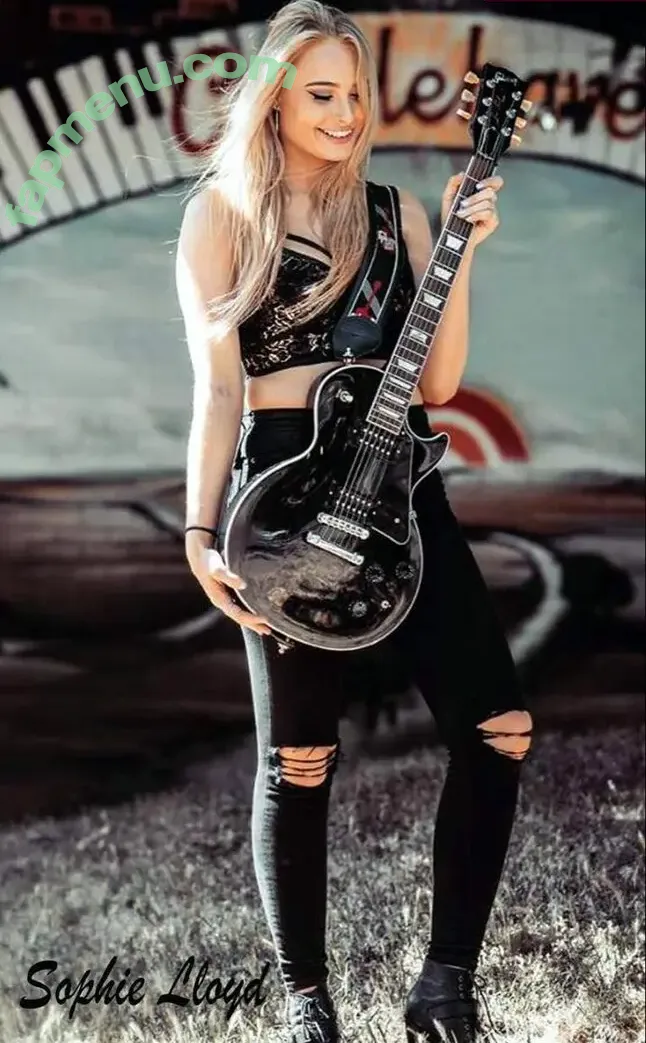 Sophie Lloyd nude photo #0057 (SophieGuitar / sophieguitar_)