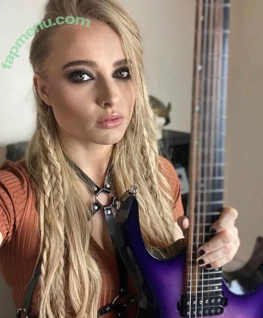 Sophie Lloyd nude photo #0060 (SophieGuitar / sophieguitar_)