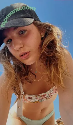 Sophie Nelisse / sophie__nelisse nude photo #0040