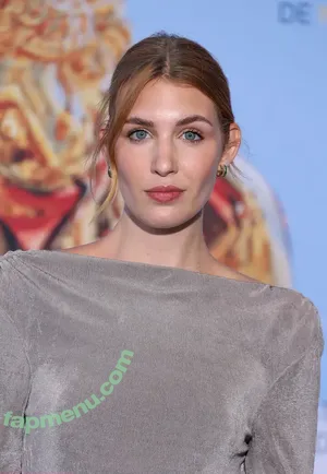 Sophie Nelisse / sophie__nelisse nude photo #0120