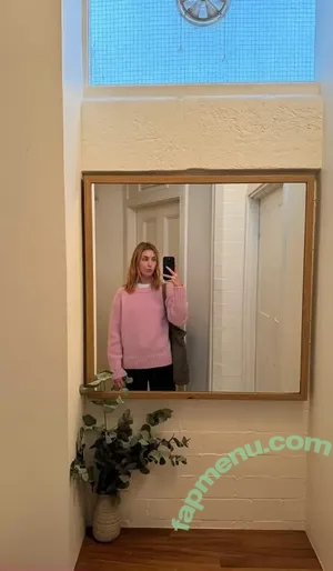 Sophie Nelisse / sophie__nelisse nude photo #0205