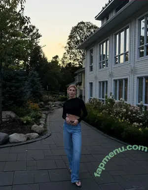 Sophie Nelisse / sophie__nelisse nude photo #0212