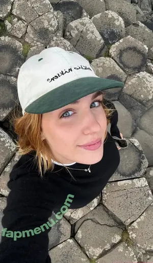 Sophie Nelisse / sophie__nelisse nude photo #0214