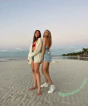 Sophie Nelisse / sophie__nelisse nude photo #0238